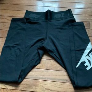 Black Nike leggings